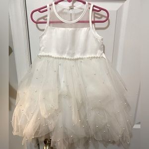 BEAUTIFUL WHITE LITTLE GIRLS DRESS SIZE 3T